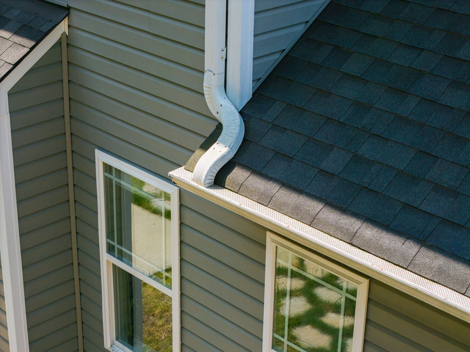 Gutter replacement signs and roofing cost guide Georgia