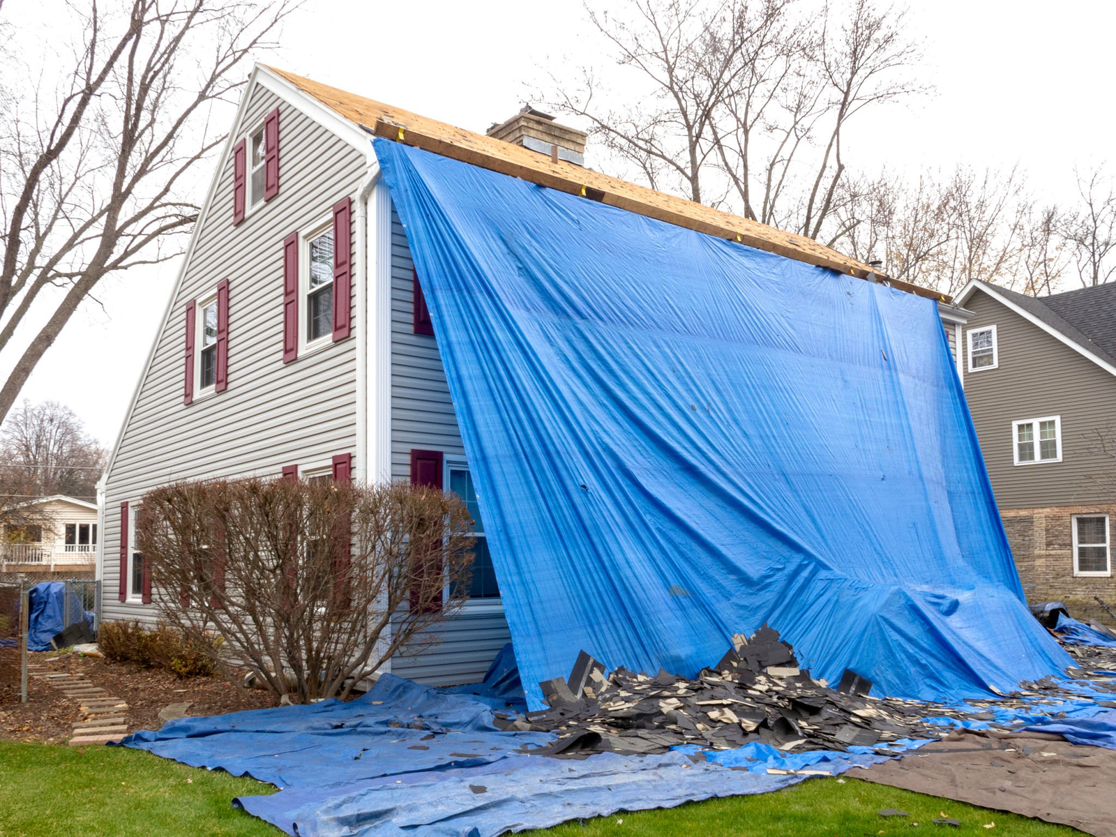 Metal roof vs shingles comparison